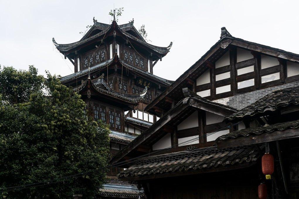 逃出昏暗的地下室