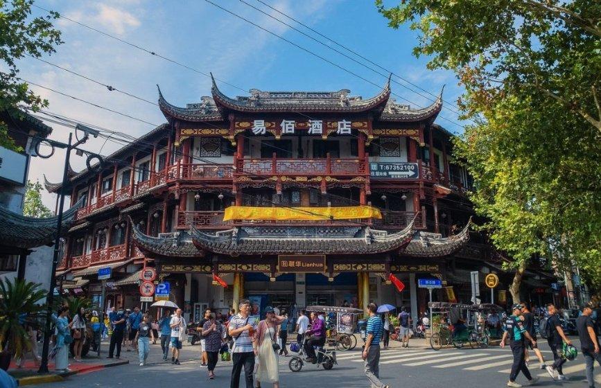 袁天罡给3人相面，预言他们必当大官，3人走后袁天罡却直叹：可惜